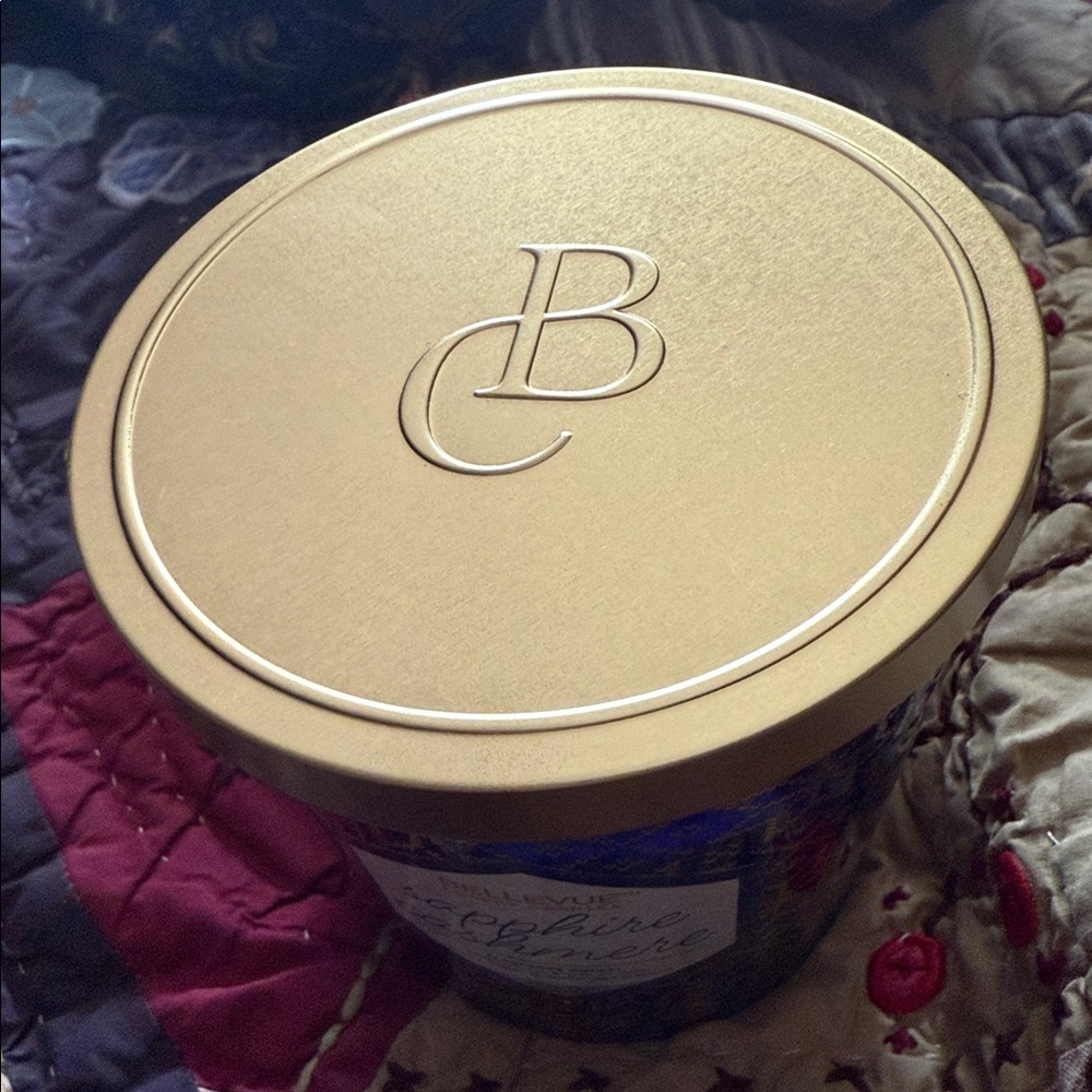 Bellevue Luxury Candle in Sapphire Cashmere Scent 12oz